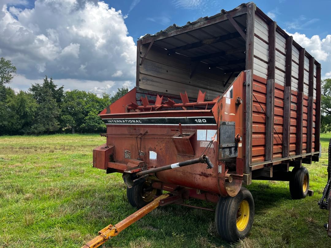 Image of International Harvester 120 Primary image