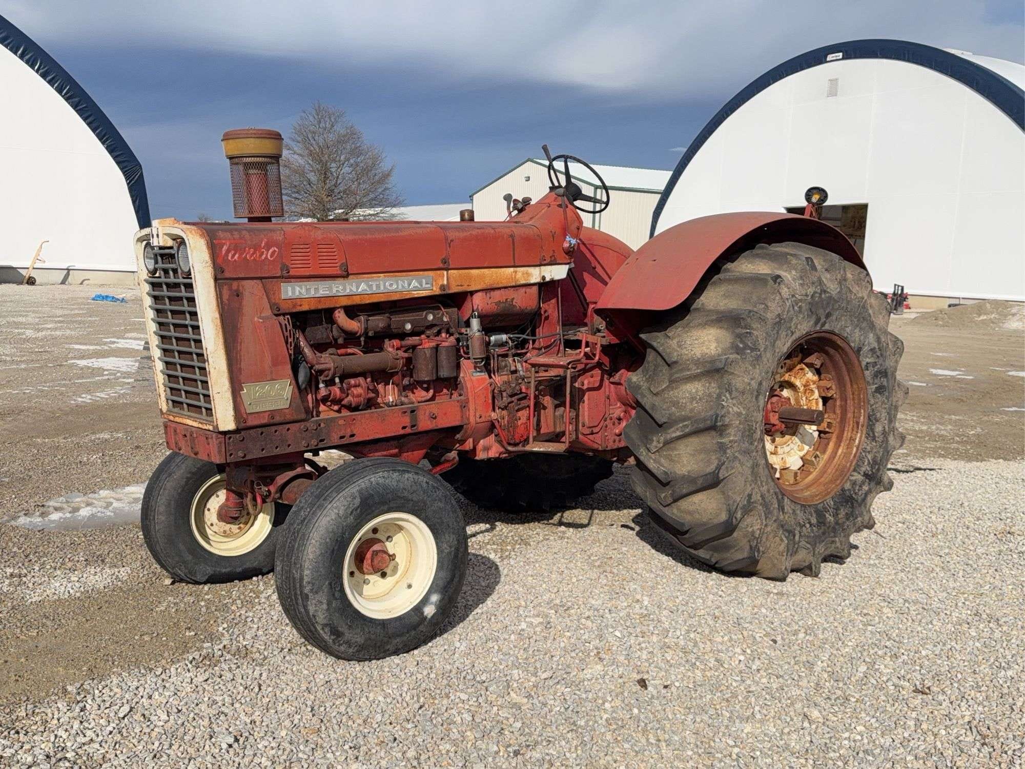 International Harvester 1206 Equipment Image0