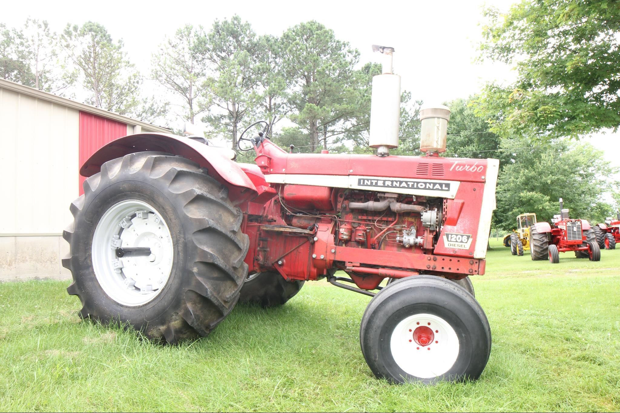 International Harvester 1206 Equipment Image0