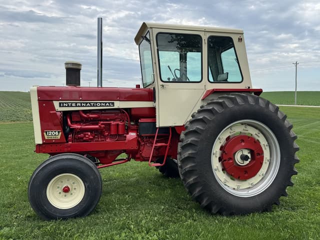 Image of International Harvester 1206 equipment image 2