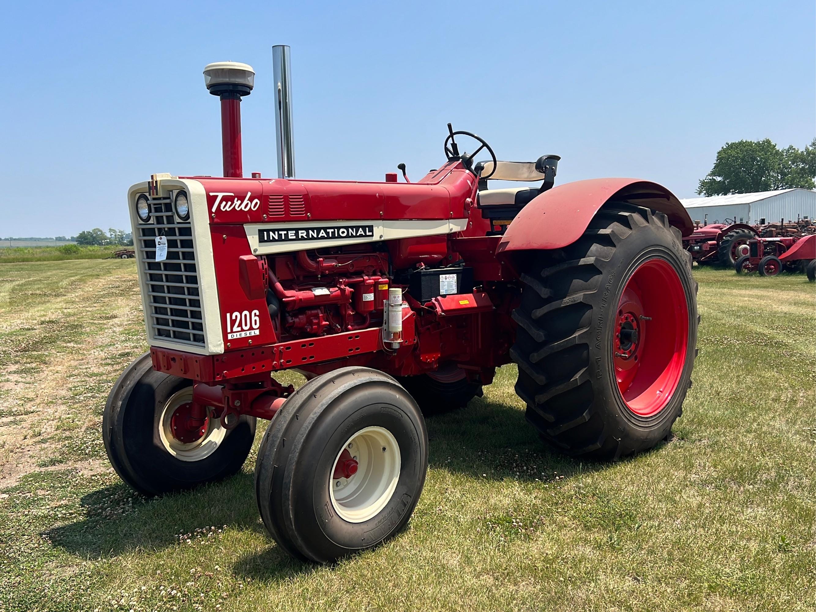 Main image International Harvester 1206