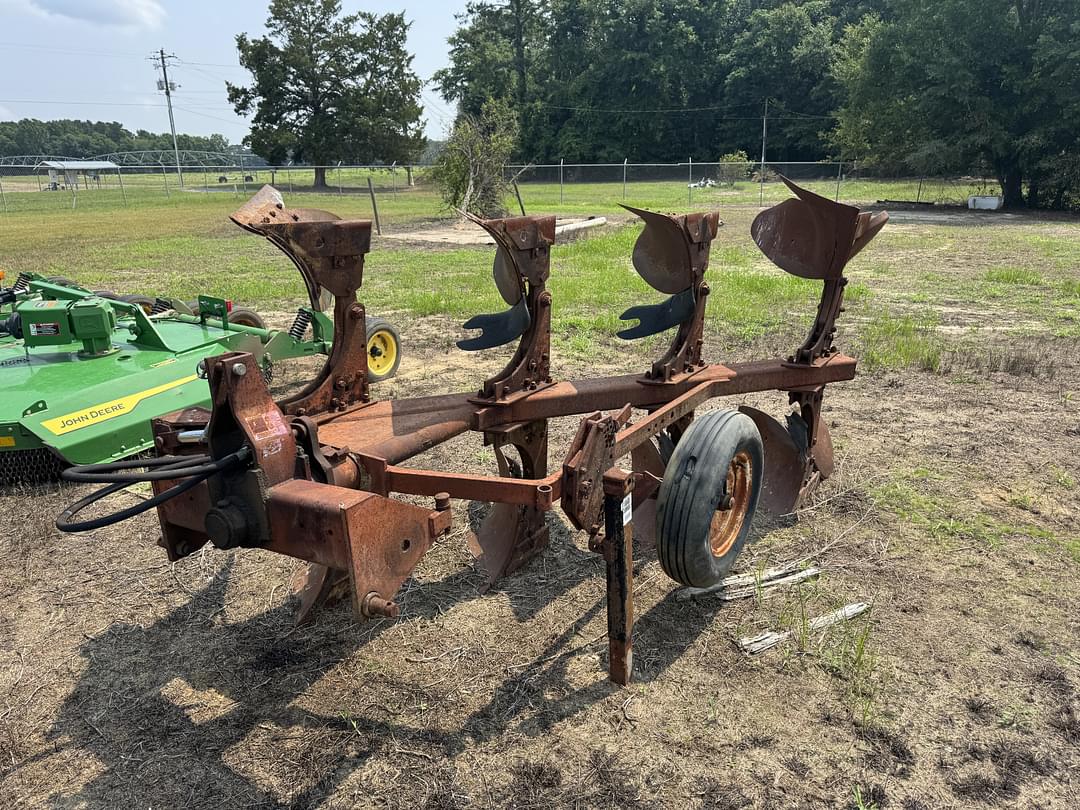 Image of International Harvester 125 Image 0