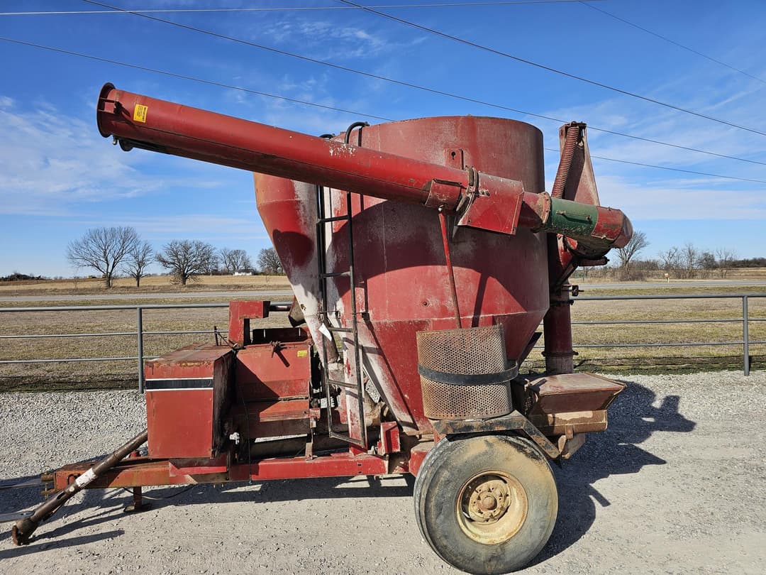 Image of International Harvester 1250 Primary image