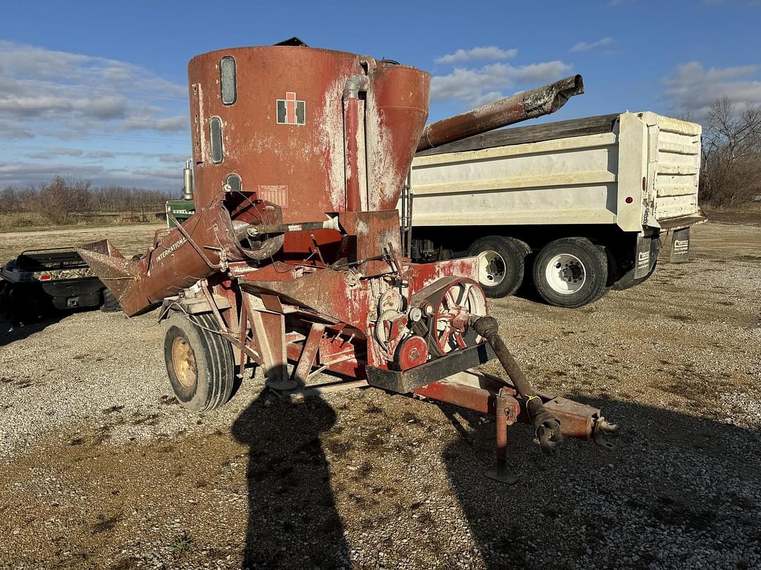 Image of International Harvester 1250 Primary image