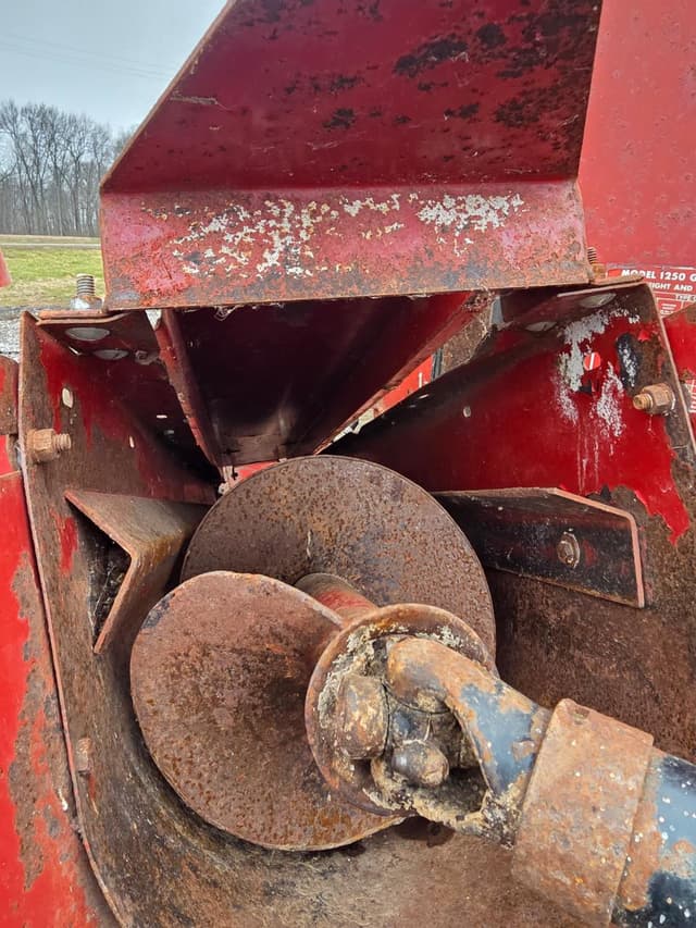 Image of International Harvester 1250 equipment image 4