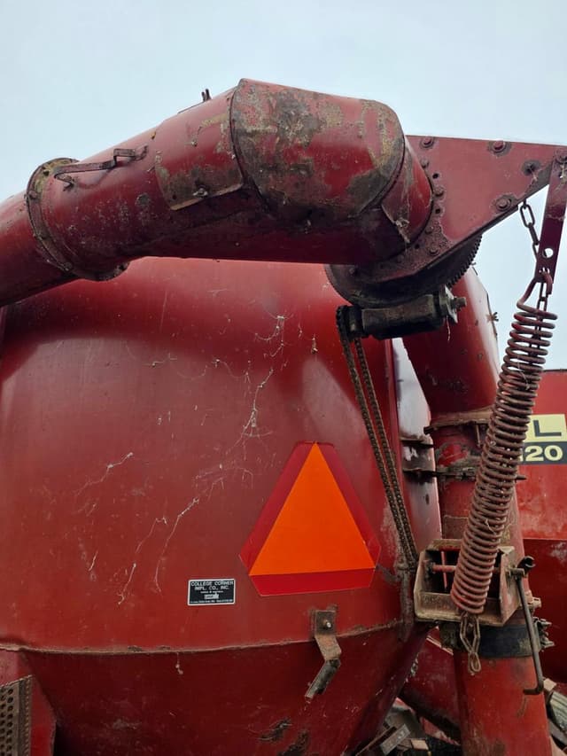 Image of International Harvester 1250 equipment image 3