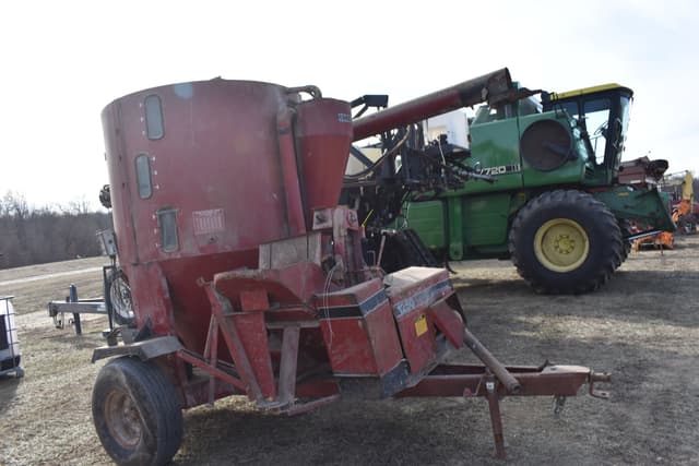 Image of International Harvester 1250 equipment image 2