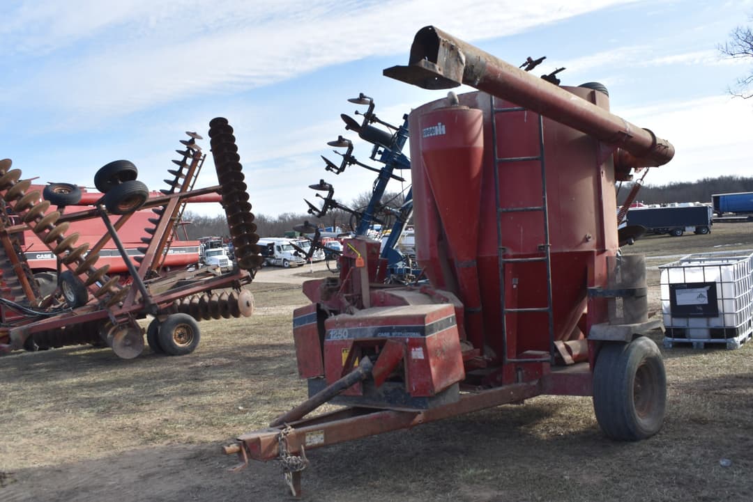 Image of International Harvester 1250 Primary image