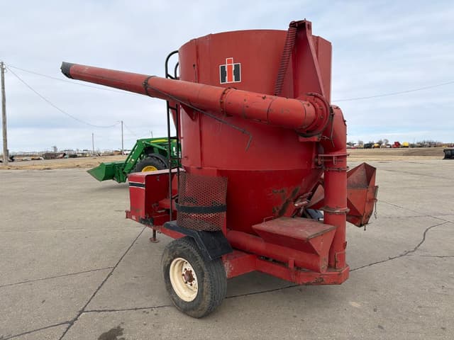 Image of International Harvester 1250 equipment image 3