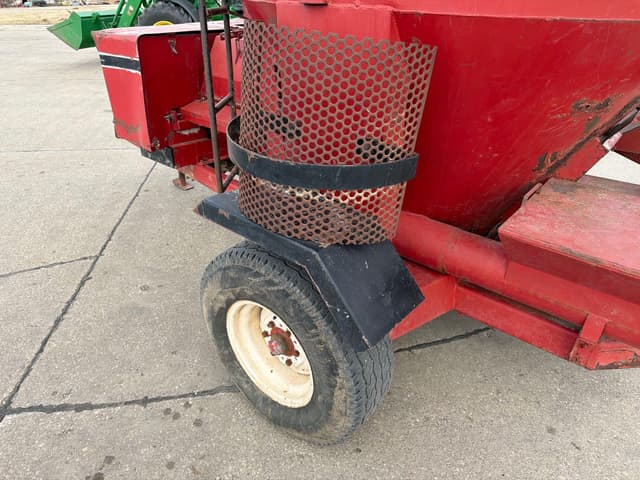 Image of International Harvester 1250 equipment image 4