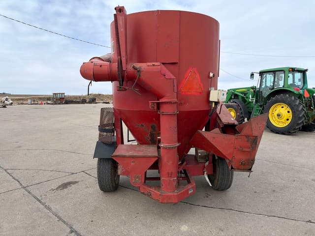 Image of International Harvester 1250 equipment image 2