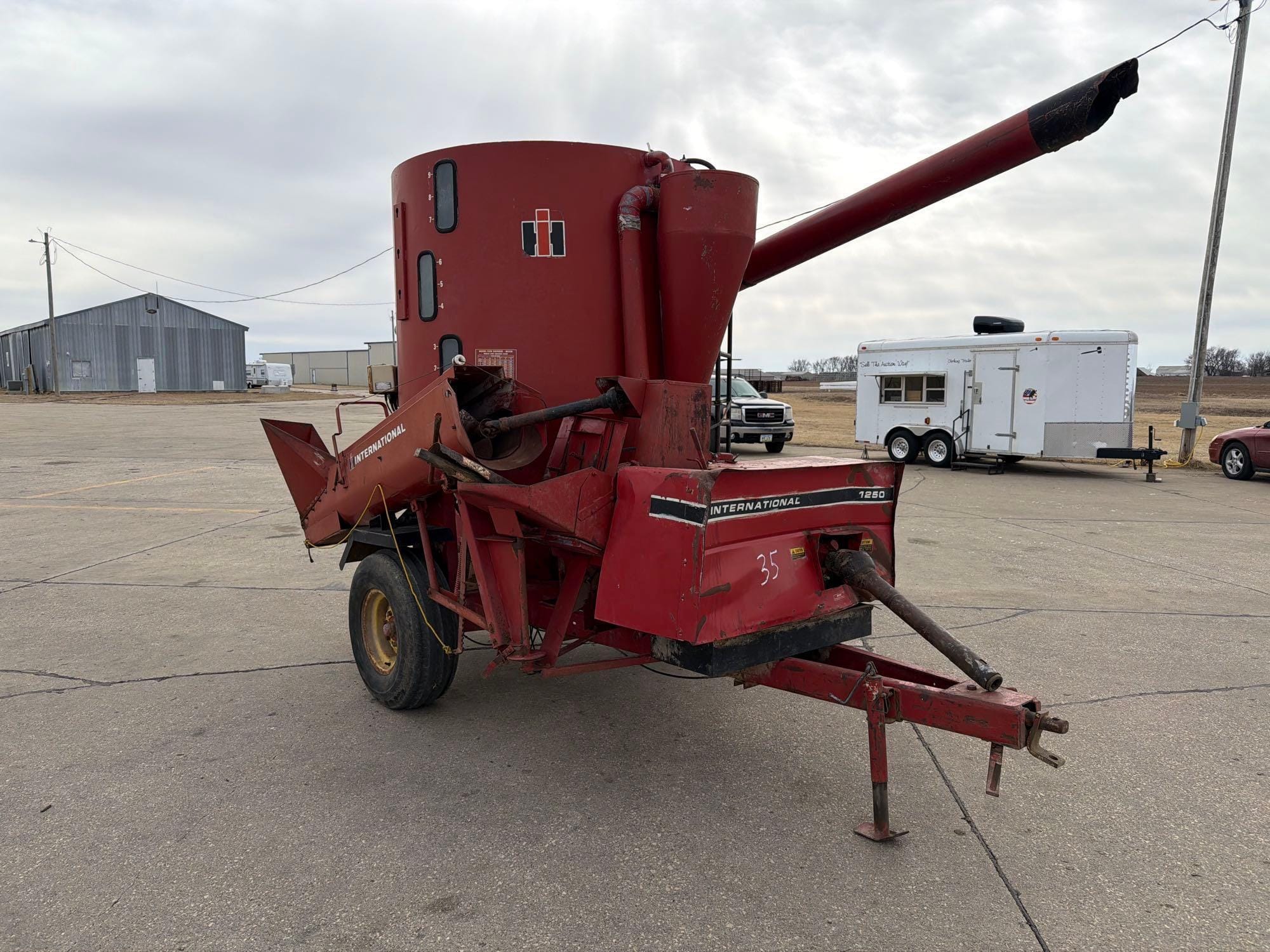 International Harvester 1250 Equipment Image0