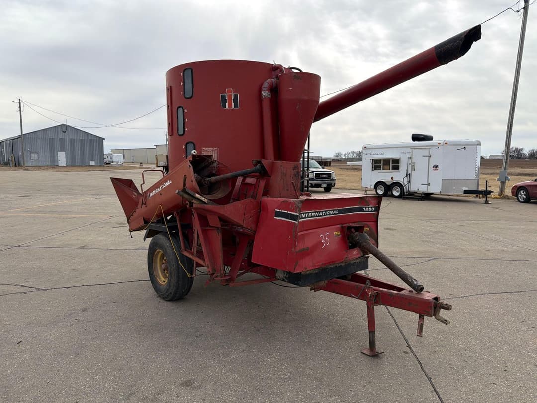 Image of International Harvester 1250 Primary image