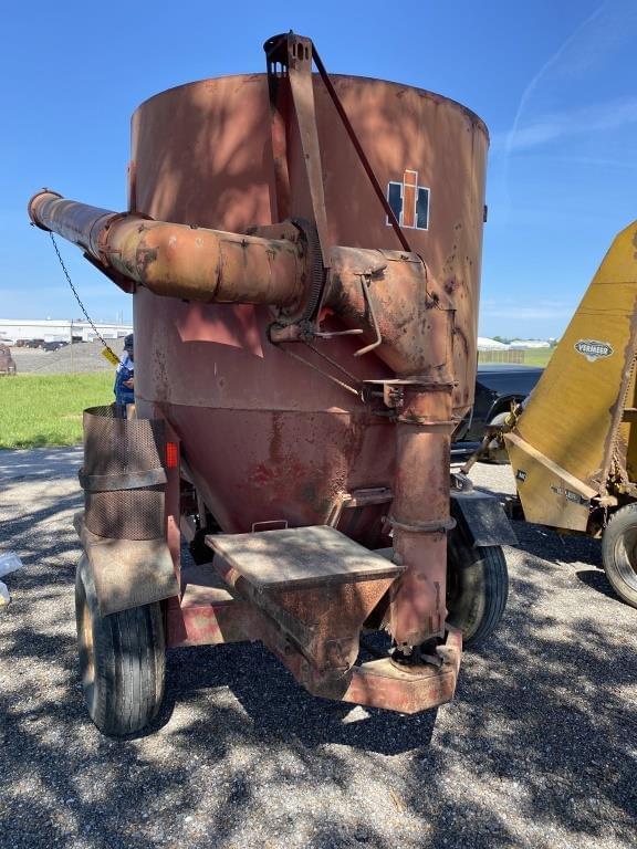 International Harvester 1250 Hay and Forage Grinders/Mixers for Sale Tractor Zoom