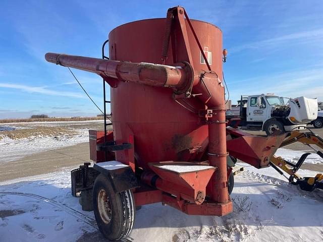 Image of International Harvester 1250 equipment image 1