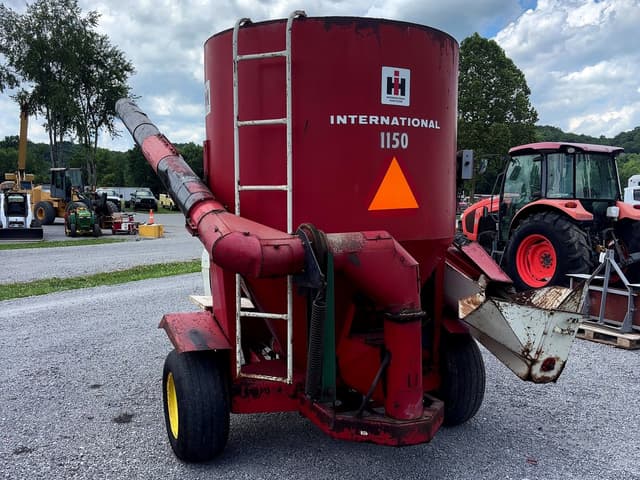 Image of International Harvester 1250 equipment image 2