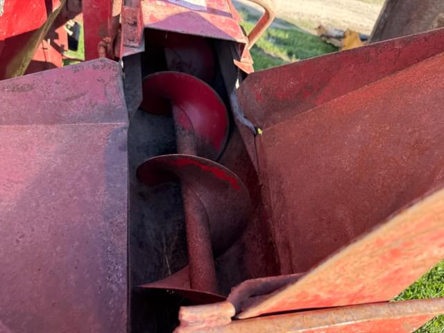 Image of International Harvester 1250 equipment image 3