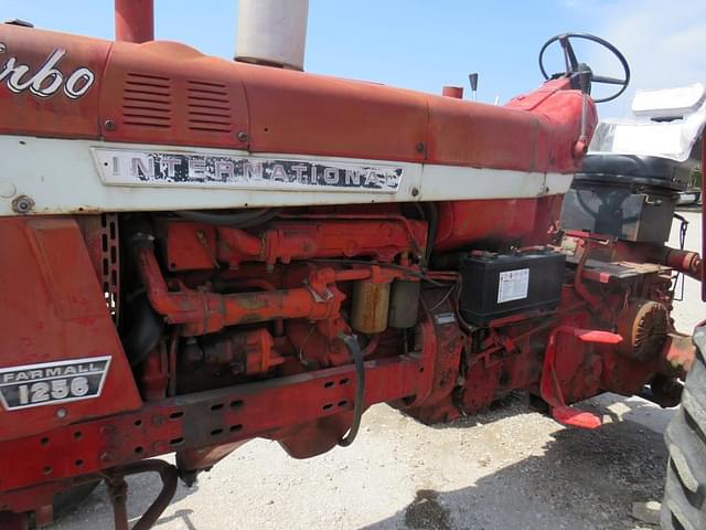 Image of International Harvester 1256 equipment image 1