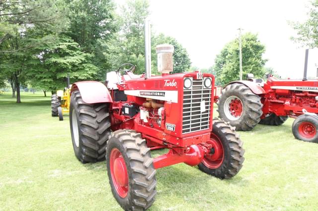 Image of International Harvester 1256 equipment image 1