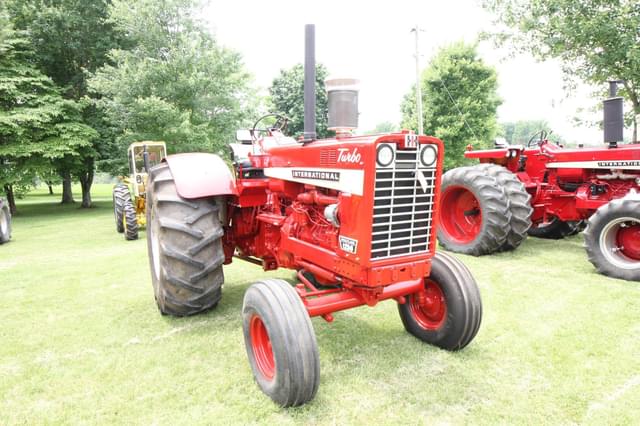 Image of International Harvester 1256 equipment image 1