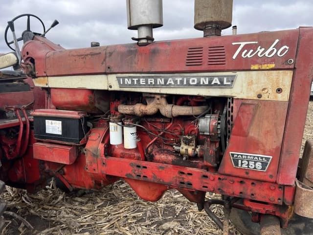Image of International Harvester 1256 equipment image 1