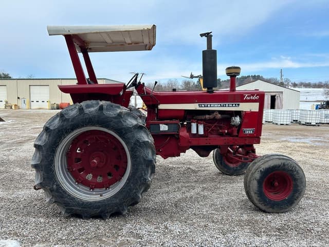 Image of International Harvester 1256 equipment image 4
