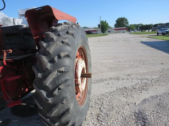 Image of International Harvester 1256 equipment image 2
