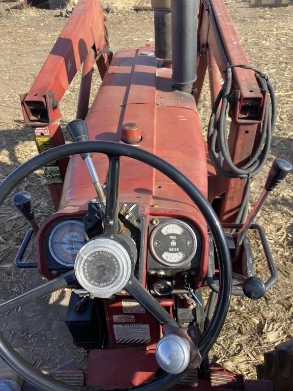 Image of International Harvester 1256 equipment image 4