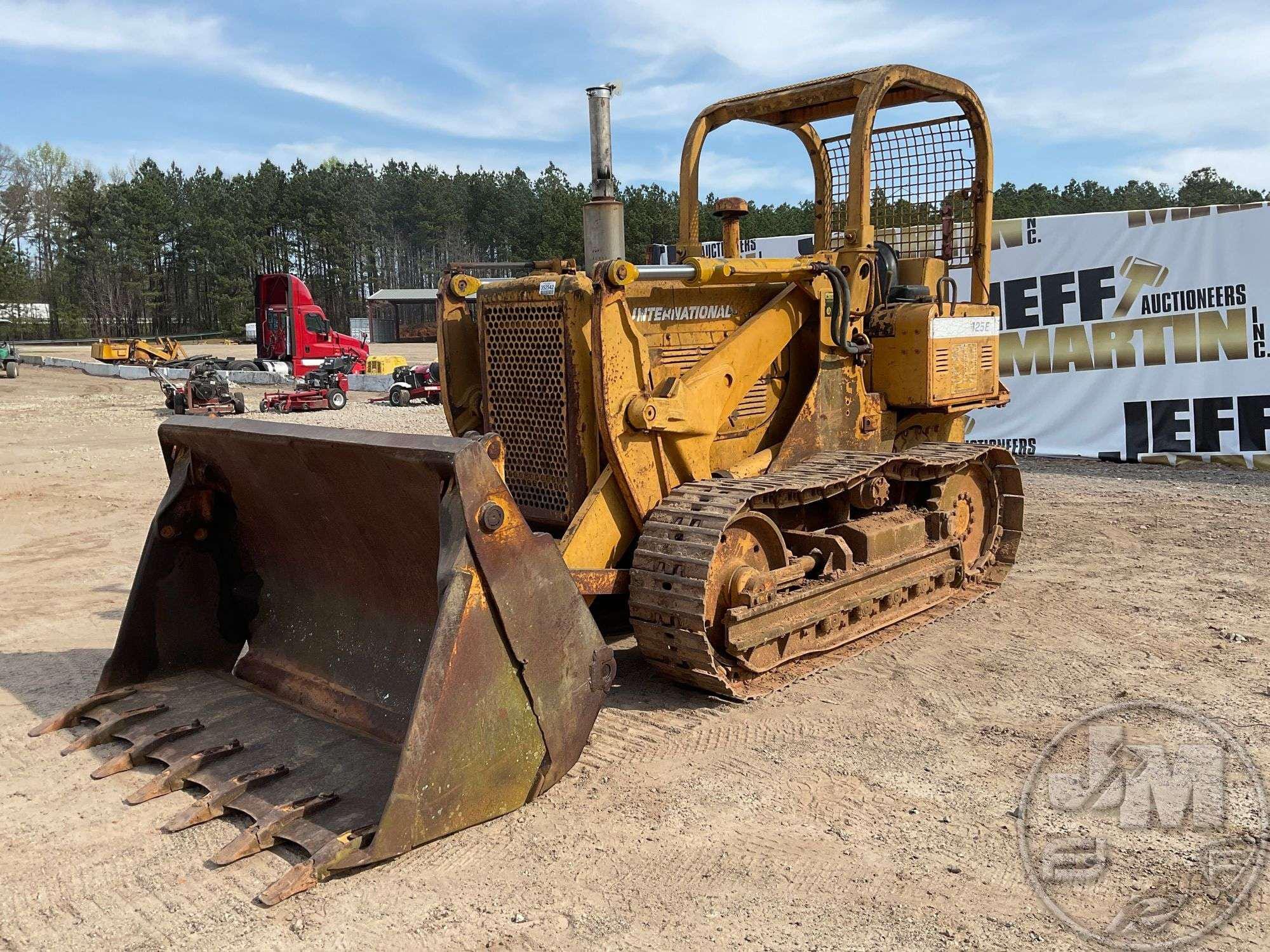 Main image International Harvester 125E