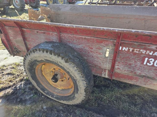 Image of International Harvester 130 equipment image 3