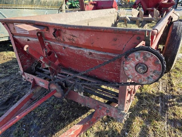 Image of International Harvester 130 equipment image 1