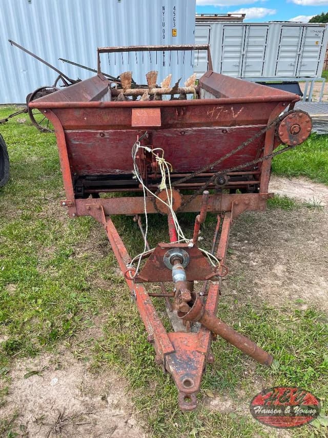 Image of International Harvester 130 equipment image 1