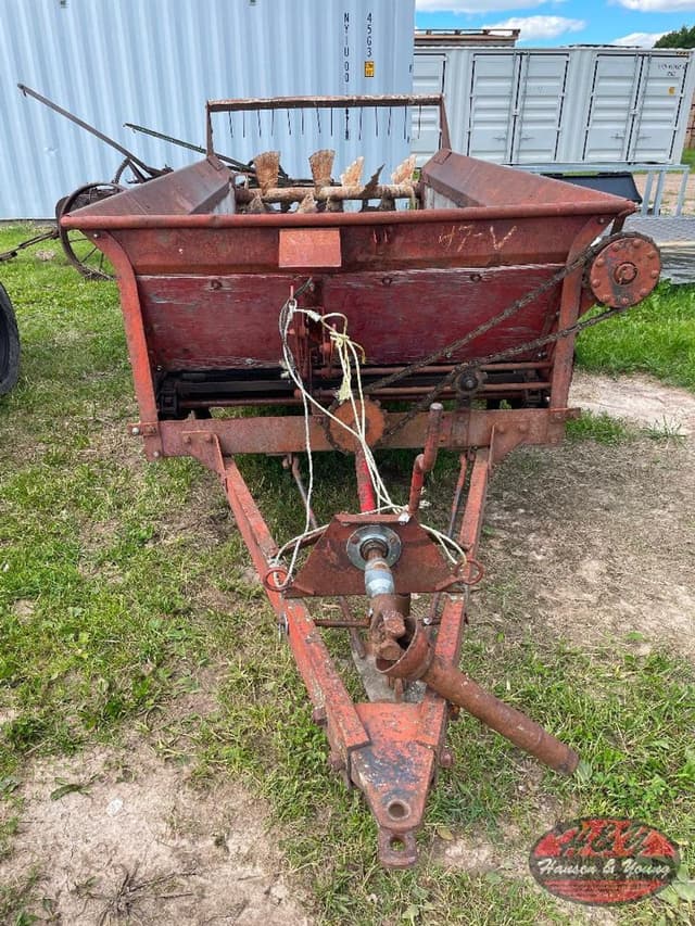 Image of International Harvester 130 equipment image 1