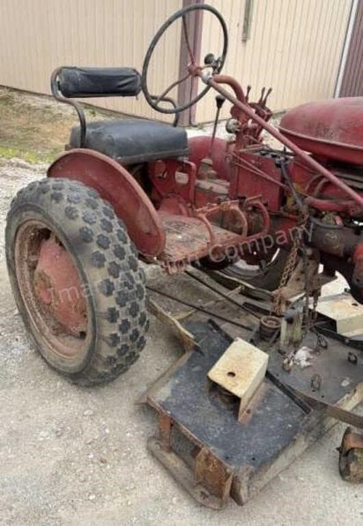 Image of International Harvester 130 equipment image 2