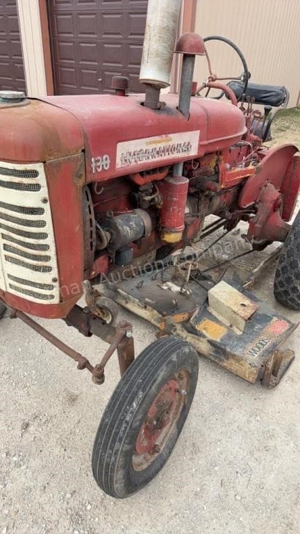 Image of International Harvester 130 equipment image 3