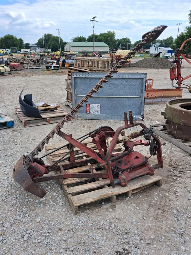 Image of International Harvester 1300 equipment image 3