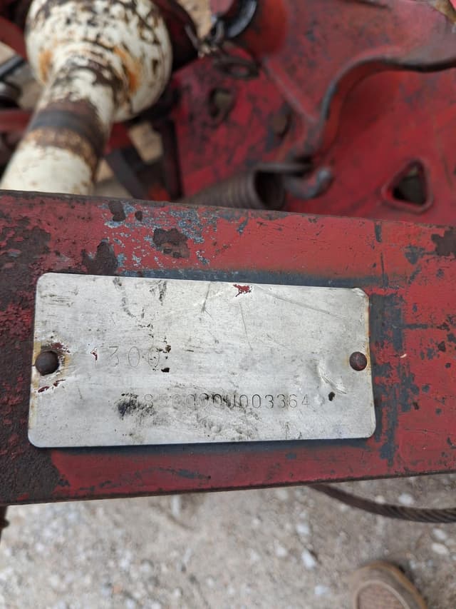 Image of International Harvester 1300 equipment image 2