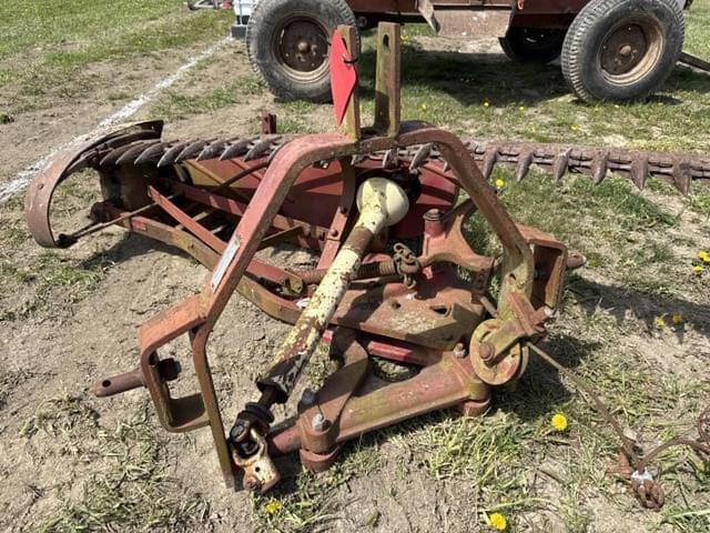 Image of International Harvester 1300 equipment image 3