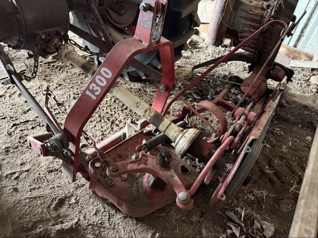 Image of International Harvester 1300 equipment image 1