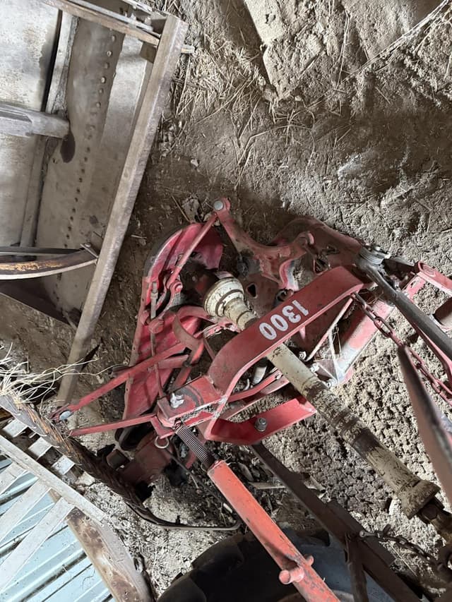 Image of International Harvester 1300 equipment image 3