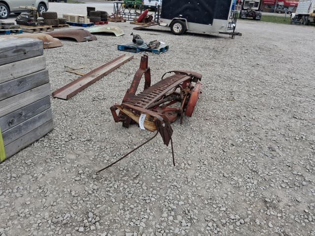 Image of International Harvester 1300 equipment image 3