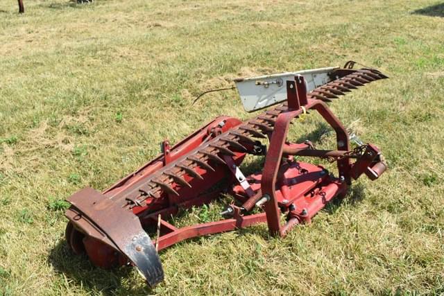 Image of International Harvester 1300 equipment image 2
