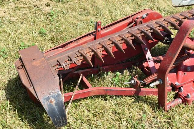 Image of International Harvester 1300 equipment image 4