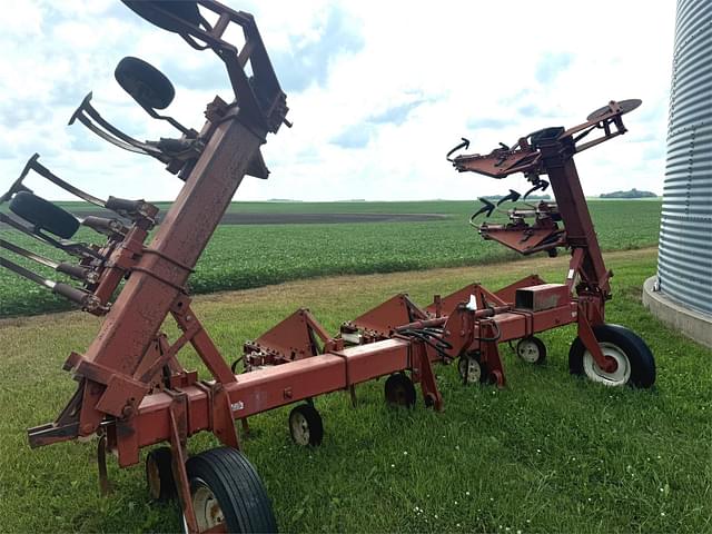 Image of International Harvester 133 equipment image 1