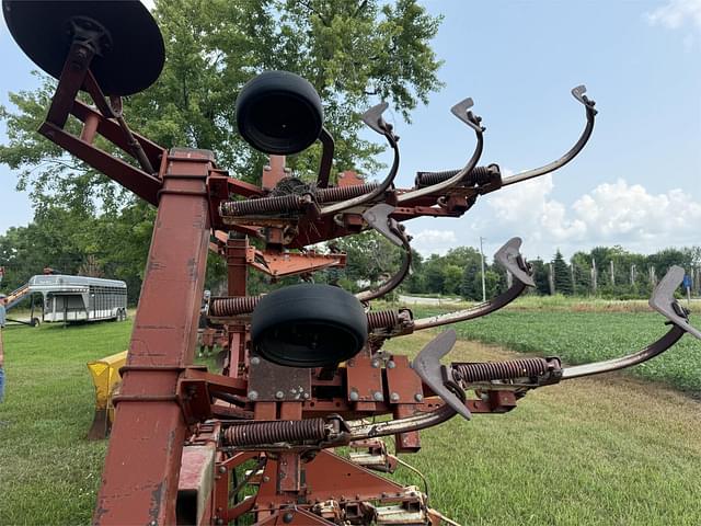 Image of International Harvester 133 equipment image 3