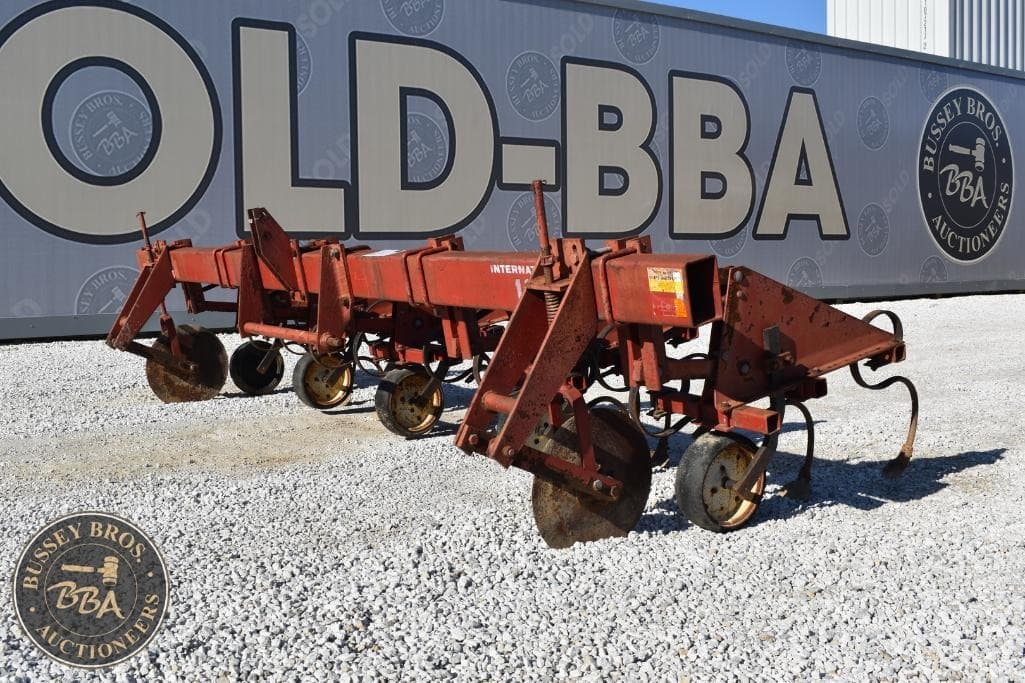 Image of International Harvester 133 Primary image