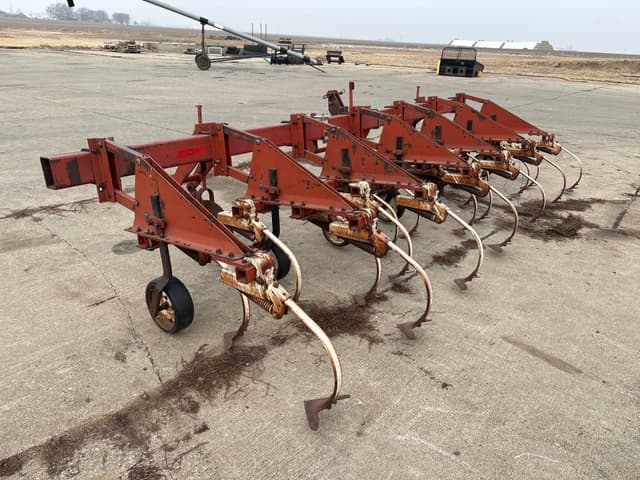 Image of International Harvester 133 equipment image 3