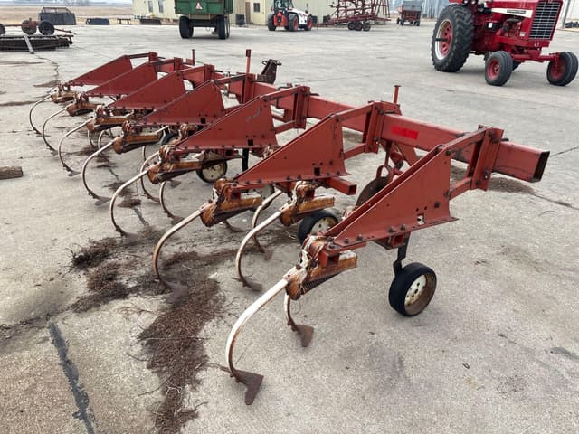 Image of International Harvester 133 equipment image 2