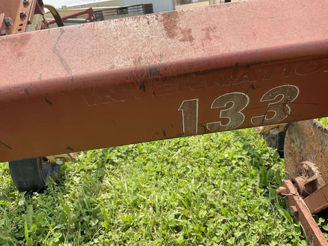 Image of International Harvester 133 equipment image 2