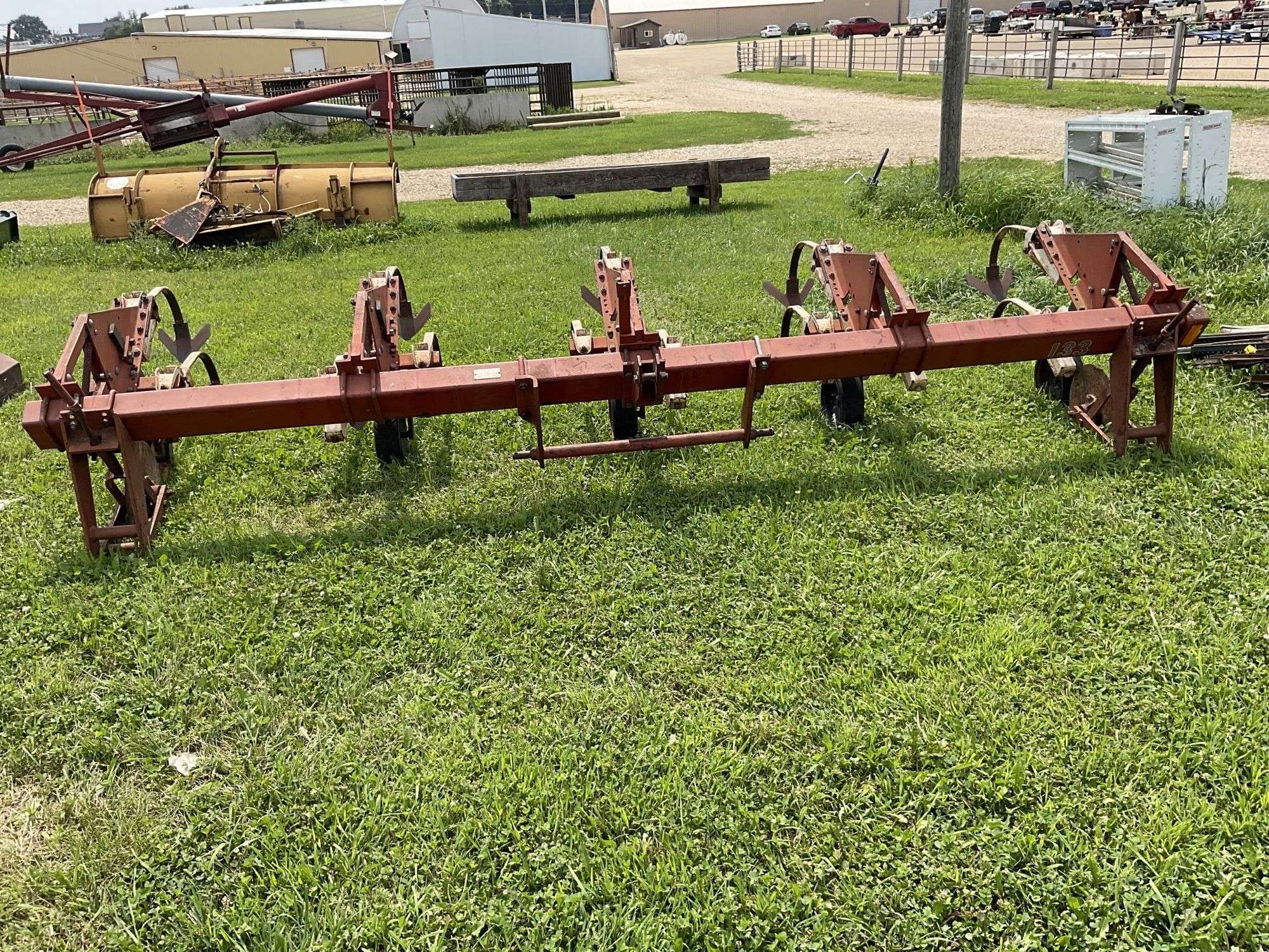 International Harvester 133 Equipment Image0
